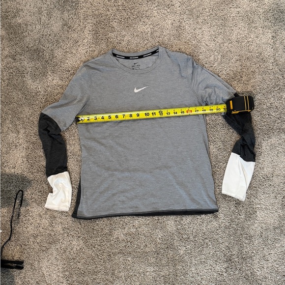 Nike Activewear Long Sleeve Tee Color Block Sleeves Women’s Size M - Picture 3 of 5